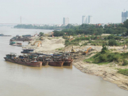 Hà Nội: Nhiều bãi tập kết vật liệu không phép ven sông