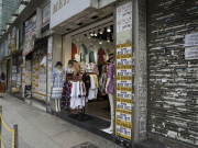 Tiền thuê mặt bằng khiến bán lẻ Hồng Kông chới với