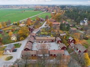 Những ngôi làng, thị trấn đang được rao bán, có nơi dưới 300.000 USD