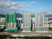 Nhiều ông trùm bất động sản của Hồng Kông gặp khó khăn kép