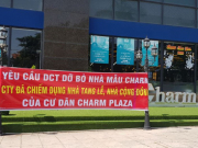 Chủ đầu tư Charm Plaza chiếm dụng nhà tang lễ làm "của riêng", cư dân vác băng rôn đi đòi