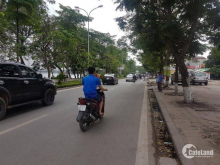 TSIÊU PHẨM KINH DOANH -- SÂN BAY TRƯỚC NHÀ -- QUÁ HIẾM BÁN