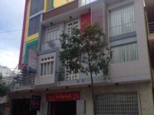 Bán nhà mặt tiền đường Lê Bình,  hiện đang kinh doanh quán Karaoke. Chiều ngang trên 15m