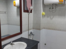 Nhà nhỏ giá rẻ Quận Tân Phú , Hòa Bình, 40m2 nhà đẹp, dọn vào ở ngay.