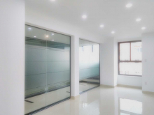Giá tốt - bán căn office 35m2 2.5 tỷ tại Kingston Residence, nội thất cơ bản, view chính Đông