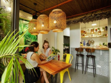 Cho thuê căn hộ tầng 4 mặt phố Châu Long, Ba Đình, 50m2+ sân vườn cafe, full đồ cao cấp