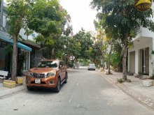 Bán gấp nhà đường số 6 khu dân cư Phú Thuận, Quận 7