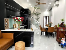 Bán nhà phố Vũ Thạnh, 55m2 mt4m, ô tô đỗ cửa, an ninh tốt, nhỉnh 10 tỷ. LH Trang 0968588737.