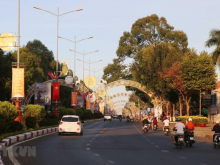 Nhà mặt tiền đường Nguyễn Tất Thành 4mx25,3m (100,2 mét vuông, nở hậu), gần ngã 6 trung tâm thành phố Buôn Ma Thuột.
