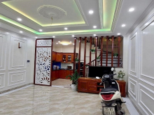 Hiếm. Nhỉnh 5 tỷ. Ô tô Ngủ Trong Nhà. 40m2 x 5T. Nhà Đẹp Ở Ngay. Phú Diễn - Bắc Từ Liêm.