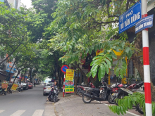 Cần bán nhà 200m2, Mt 10m, ô tô đỗ cửa tại  phố Trần Quang Diệu Đống Đa, giá 31 tỷ.