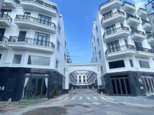 Nhà mới xây Mặt tiền đường Tô Ngọc Vân,quận 12,thuận tiện kinh doanh