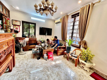 Bán căn hộ gần nhà hát lớn, Hồng Hà, Hoàn Kiếm 90m2 giá 2,75 tỷ.