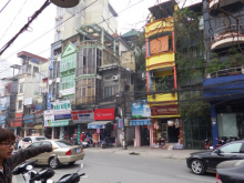 Nhà mặt phố Thái Thịnh, gần ngã 4 đông đúc, tiện kinh doanh, cho thuê đặt quảng cáo