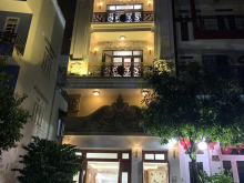 Bán khách sạn 6 tầng 2mt đường  Nguyễn Văn Linh Nam Dương,Hải Châu,sát cầu rồng.