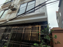 Phạm Văn Đồng- Bán nhà 31mx 5 tầng, ngõ rộng, tặng nội thất