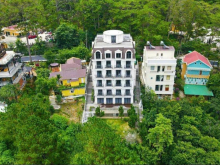 Bán khách sạn mặt tiền Trần Quang Diệu Đà Lạt view rừng thông