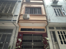 Cho thuê nhà mặt tiền số 189  hướng Tây Bắc mặt tiền Phố Trần Quốc Hoàn,Cầu Giấy, Hà Nội.