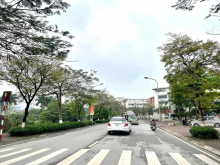 Bán đất phân lô đấu Giang Biên, Long Biên 75m2 vỉa hè ô tô tránh - văn phòng view sân chơi hơn 10tỷ