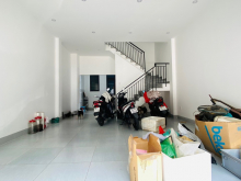 Cho thuê nhà 2 lầu mới đẹp, Mặt tiền Phạm Văn Thuận gần Vincom chỉ 20tr/tháng