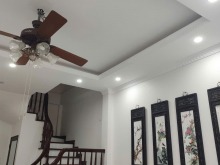 BÁN NHÀ NGỌC LÂM 40M2, 5 TẦNG, NGÕ RỘNG THOÁNG, KHU AN NINH DÂN TRÍ CAO