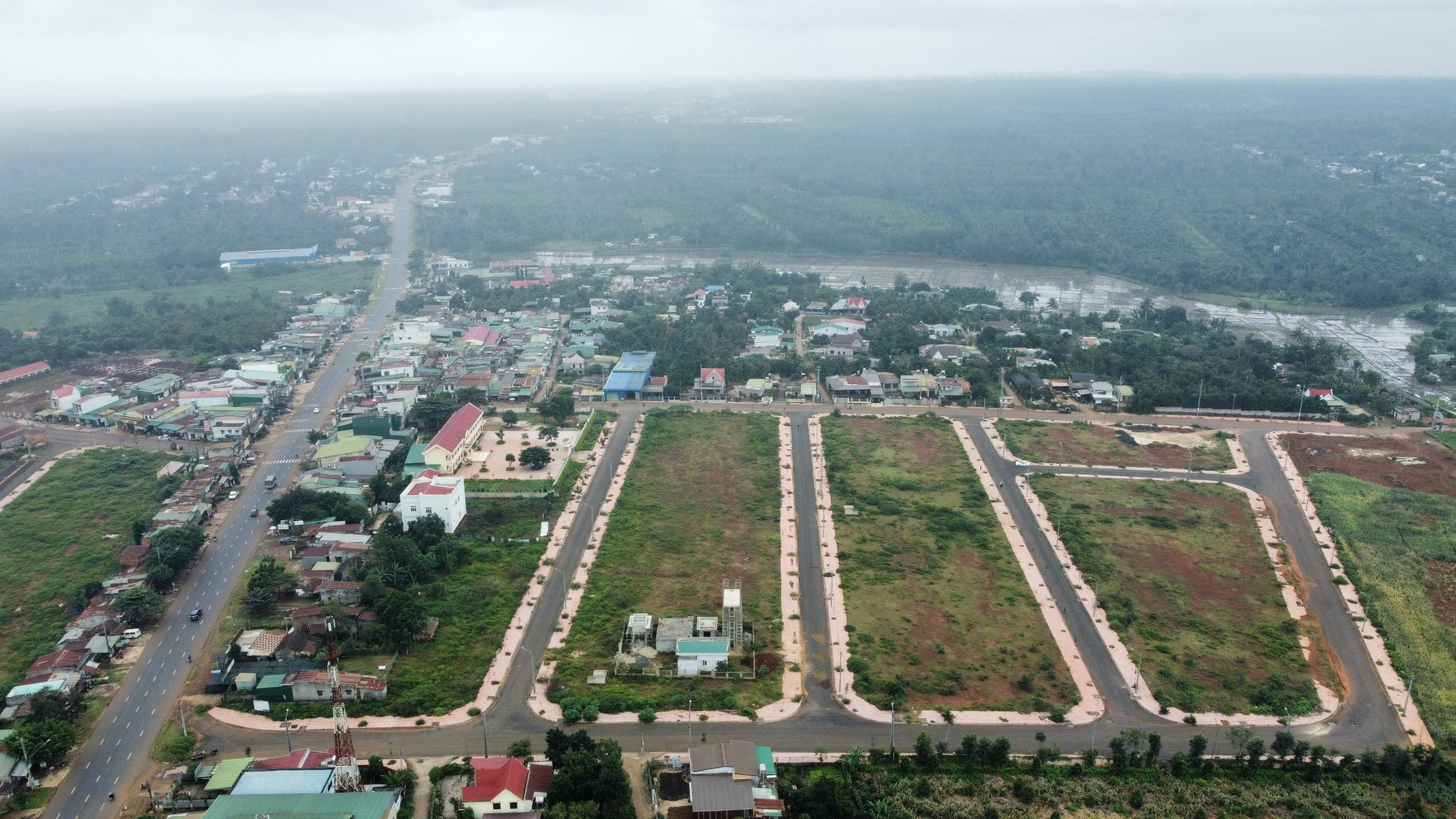 Bán 150m2 đất sổ đỏ, đường lớn 16m, cách QL26 chỉ 20m, gần Hồ Nhái Đắk Lăk