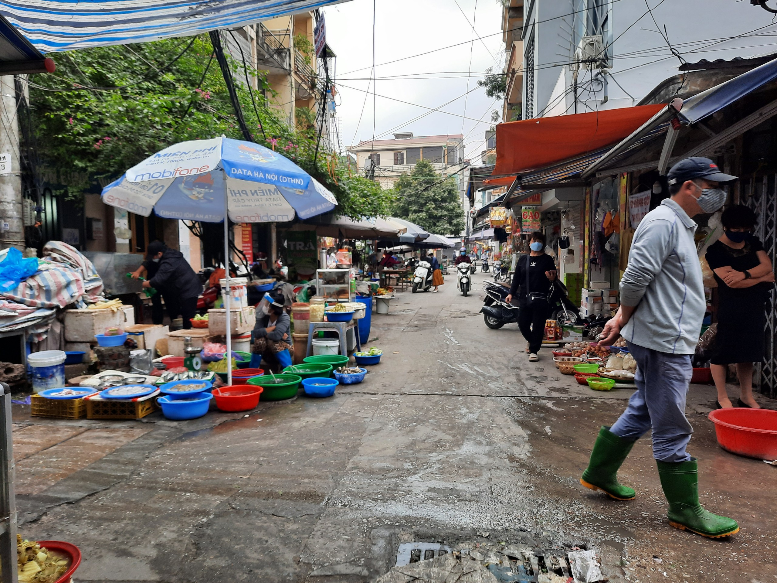 Tôi cần bán nhà mặt chợ Nguyễn An Ninh, Hoàng Mai, 55m2, 4T, 6,8 tỷ. Kinh doanh cực sầm uất