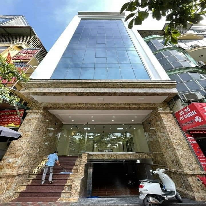 Bán nhà 9 tầng Thang Máy mặt phố quận Ba Đình, MT 7.5 m, giá 105 tỷ.