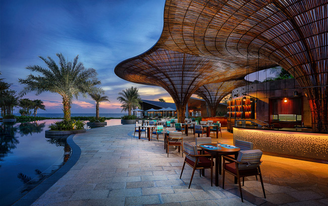 Phối cảnh khu bar, nhà hàng sát biển dự án InterContinental Phu Quoc Long Beach Resort