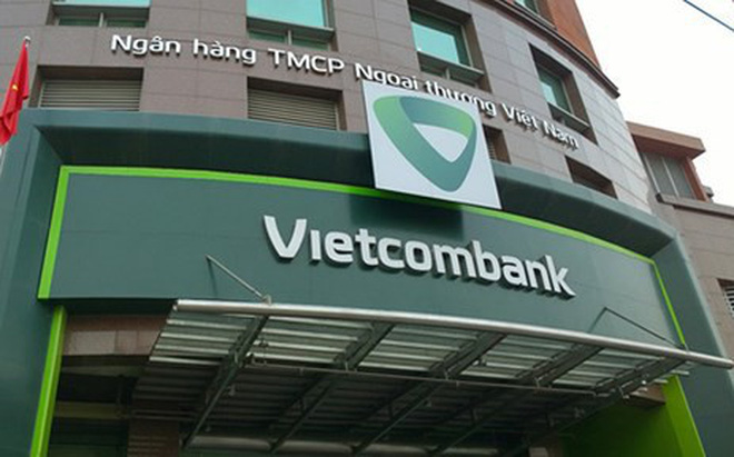 VCB lại hoãn tăng phí